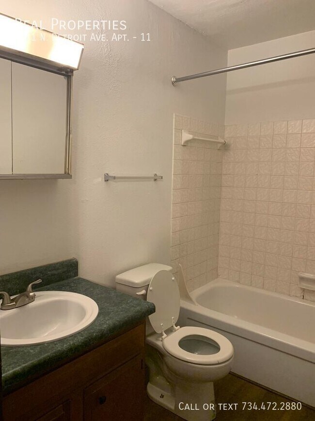 Building Photo - 5311 N Detroit Ave