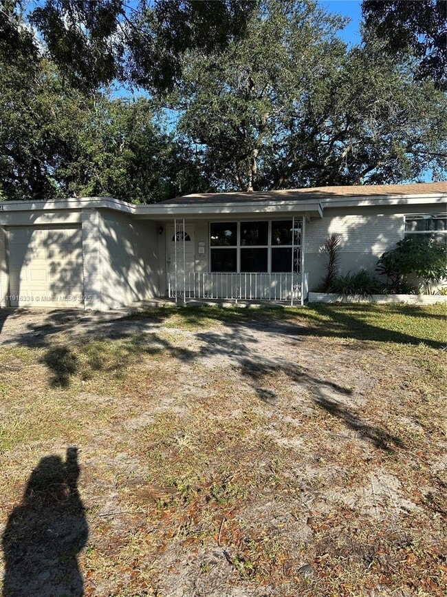 Building Photo - 2421 N 57th Terrace