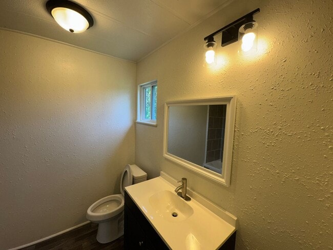 Building Photo - For Rent: Updated 3BR/2BA Home with Large ...