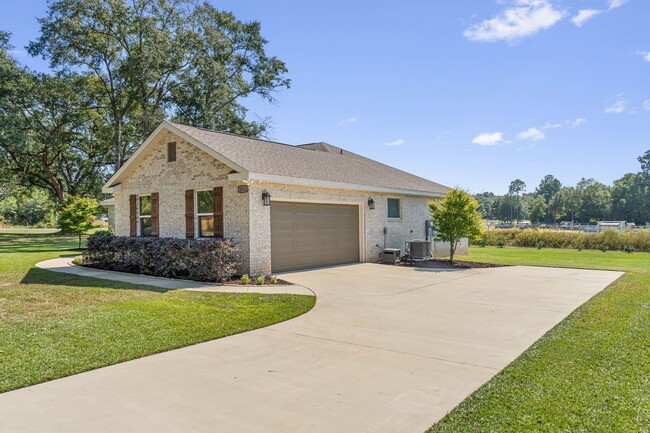 Building Photo - Home in Lake Arthur Estates!