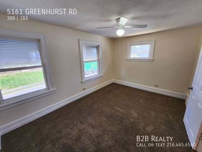 Building Photo - 5161 Greenhurst Dr