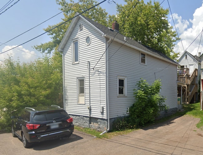 Building Photo - 1414 1/2 Jefferson Street - Available June! - Income Restricted Unit