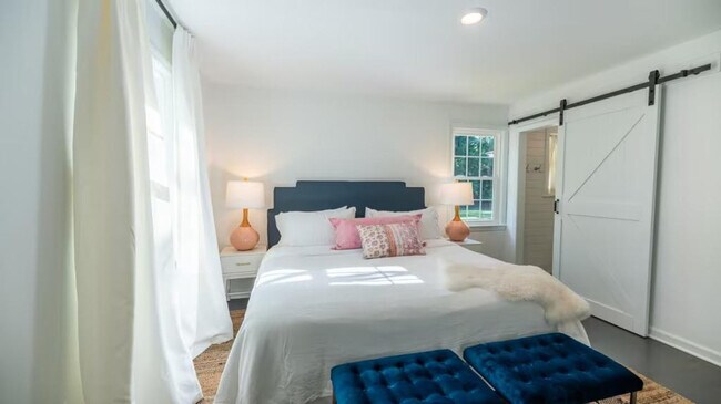 Building Photo - 4959 Parkside Dr