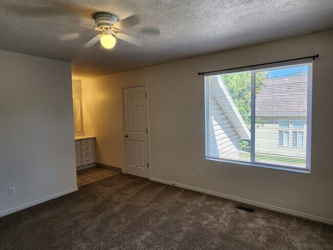 Building Photo - 129 W 100 N