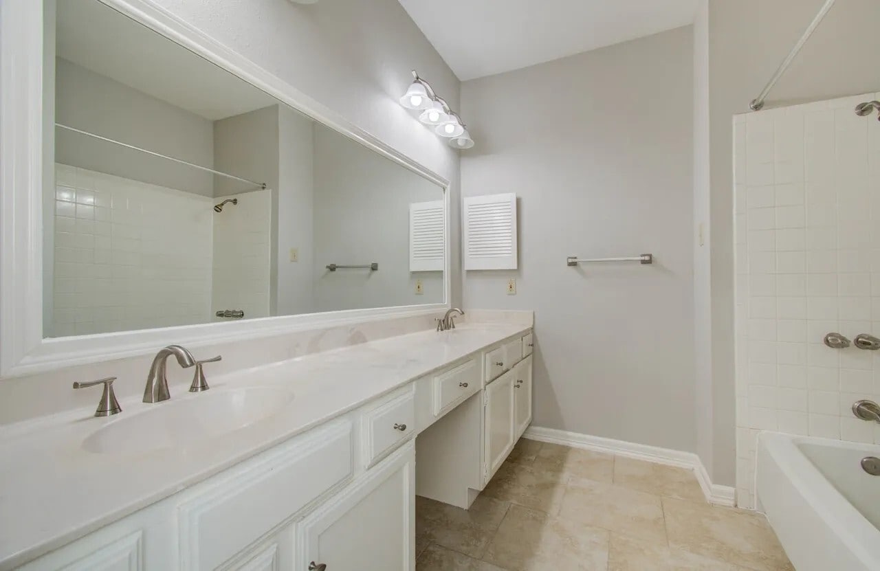Master Bath - 2 sink vanity - 12697 Briar Patch Rd