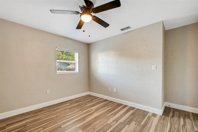 Building Photo - 1824 Roanoke Ave