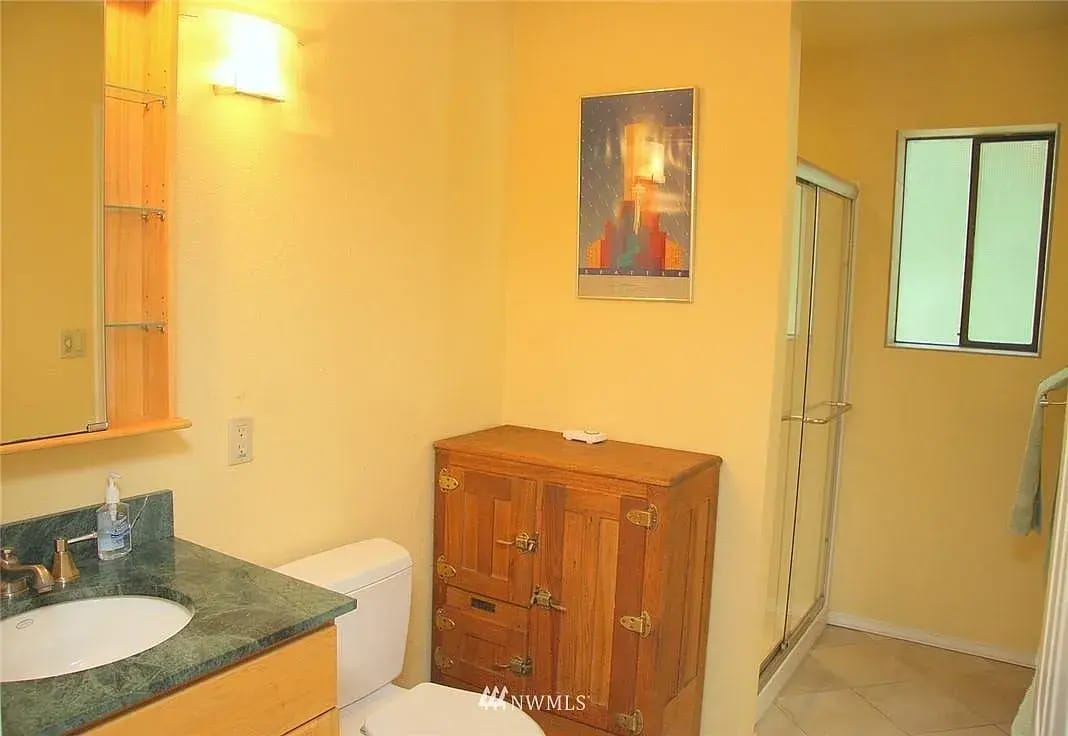 Guest Bath - 7508 145th Ave NE