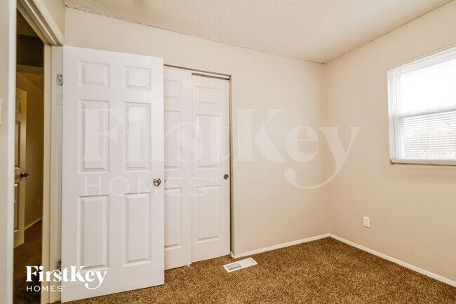 Building Photo - 6208 Silver Fox Dr