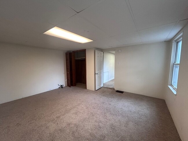 Building Photo - Spacious 2 bedroom 1 bathroom single family home (Marshall-Shadeland)