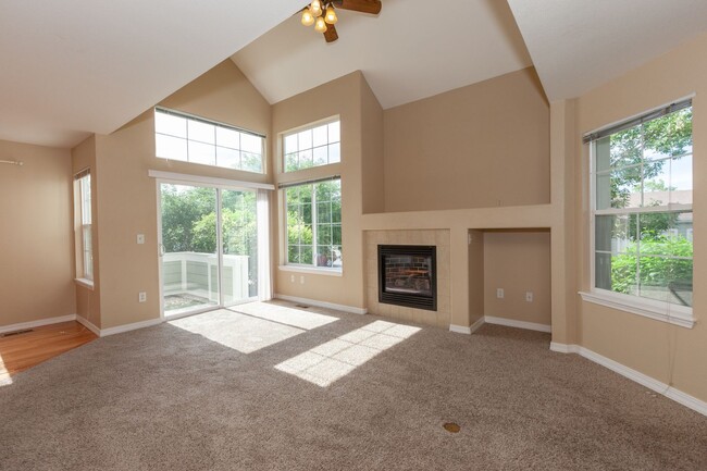 Building Photo - Spacious 3-Bedroom Townhome in Prime South...