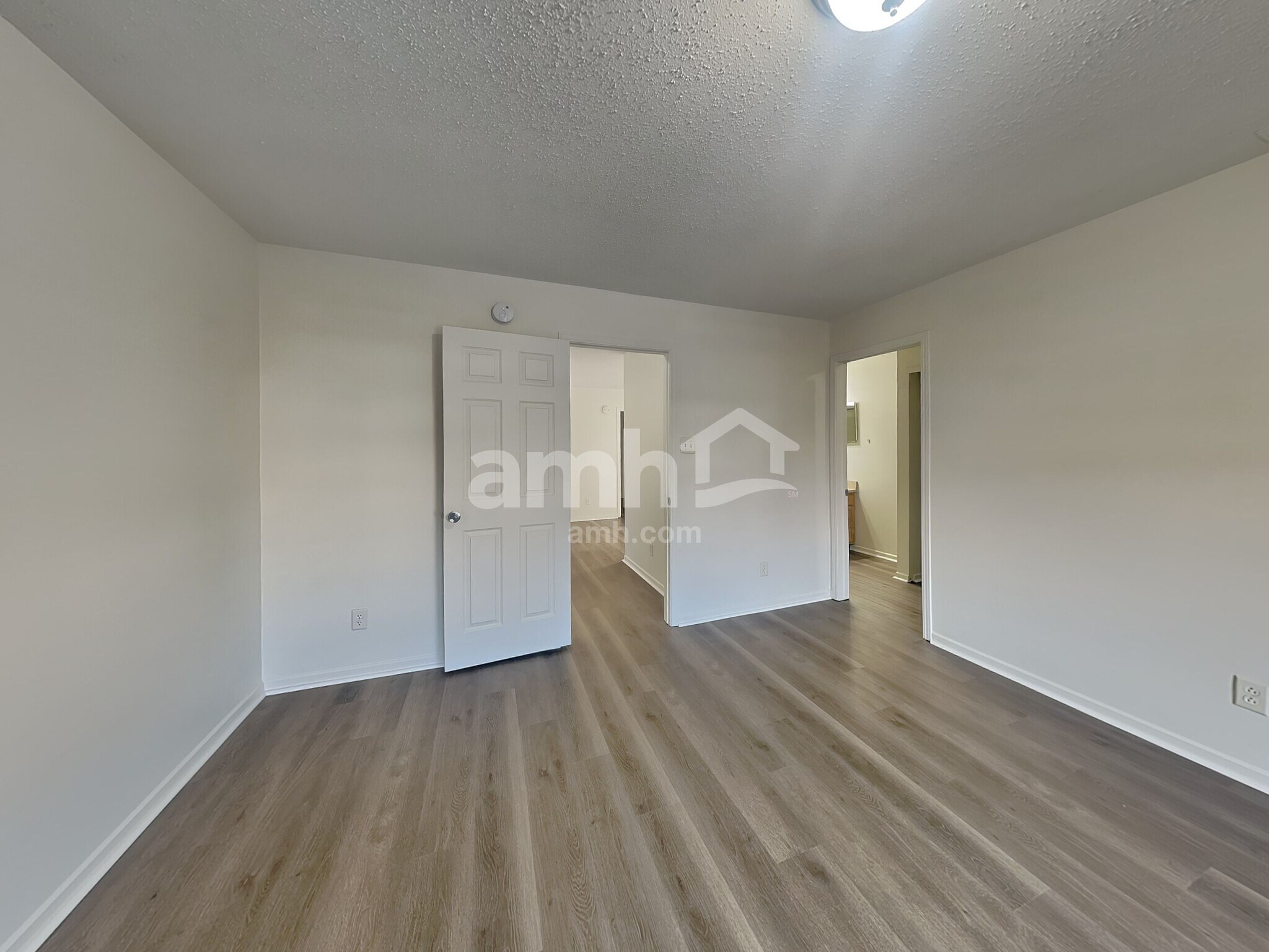 Building Photo - 8404 S Shady Trail Dr