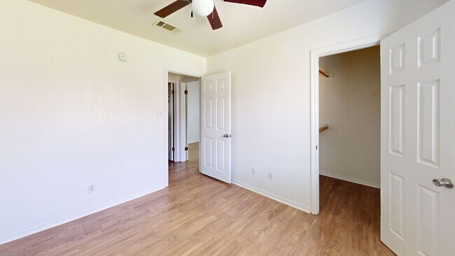 Building Photo - 802 Hackberry St