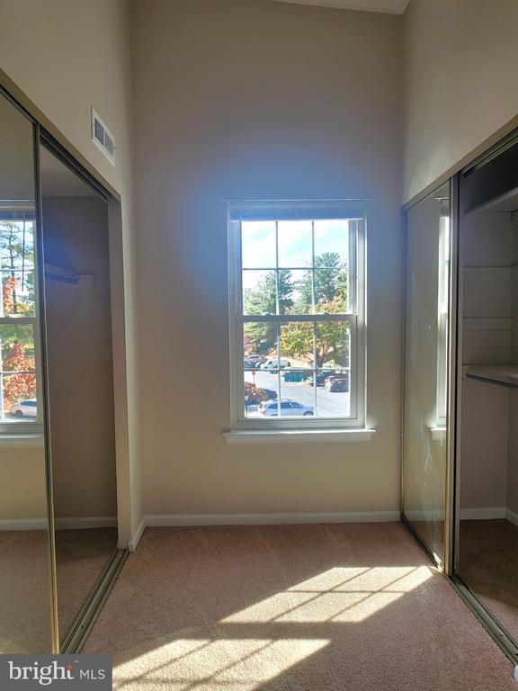 Building Photo - 20323 Beaconfield Terrace