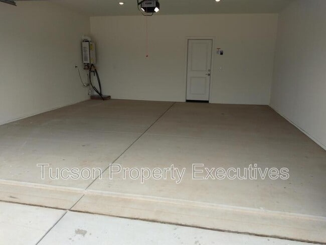 Building Photo - 10683 W Dickerson Dr