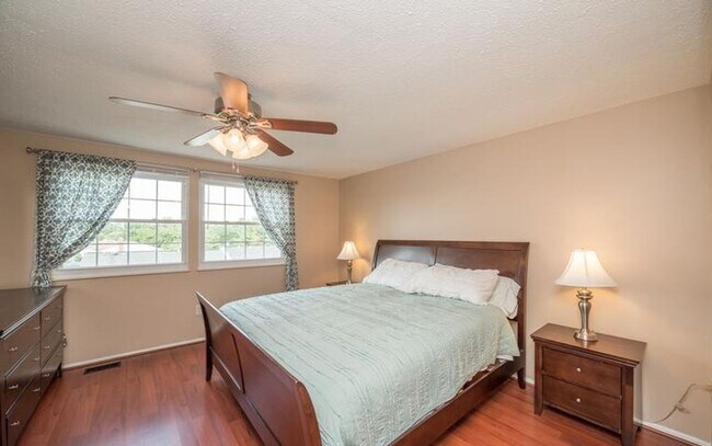 Building Photo - Well maintained 3 bedroom townhouse in established Frederick community ready early May!