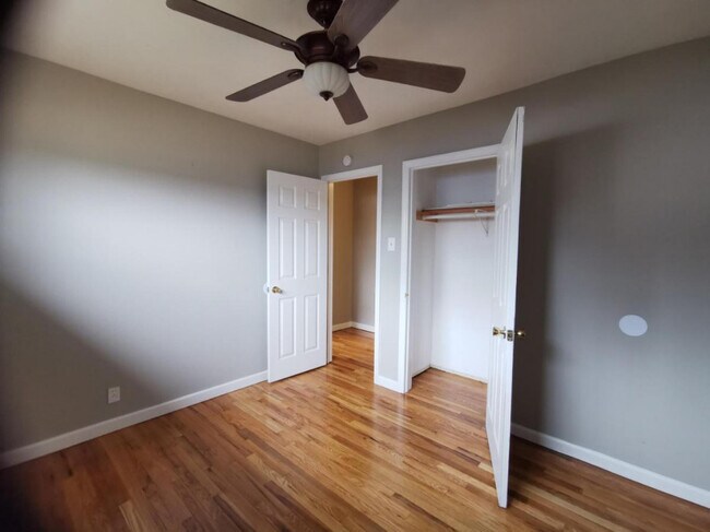 Building Photo - 308 Lakeside Dr, Ballwin, MO 63021