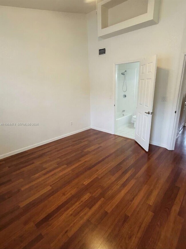 Building Photo - 721 SW 148th Ave