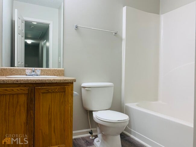 Building Photo - 221 Southwind Ln