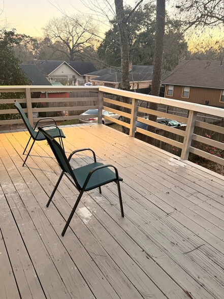 Building Photo - 2004 Pine Needle Dr E