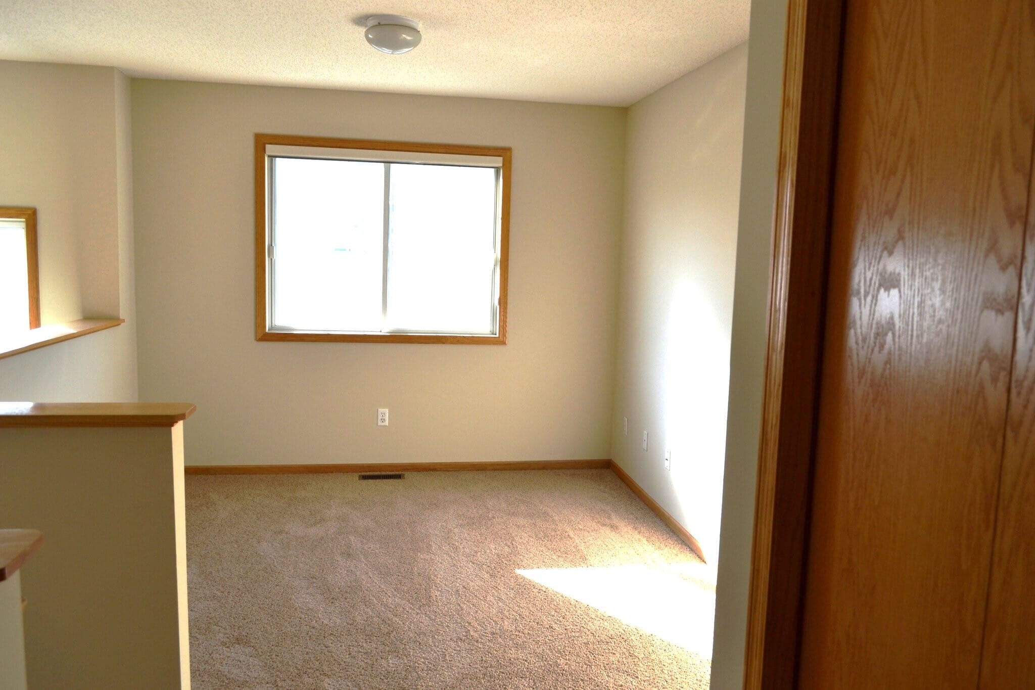 Building Photo - 1033 Lovell Ave W