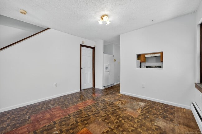 Building Photo - 33 Guilford St