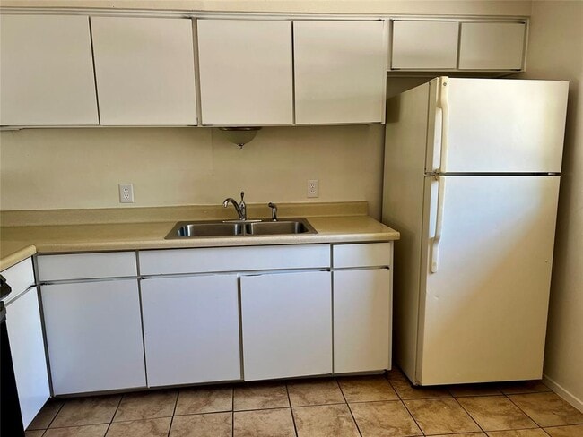 Building Photo - 2204 Lanier Dr
