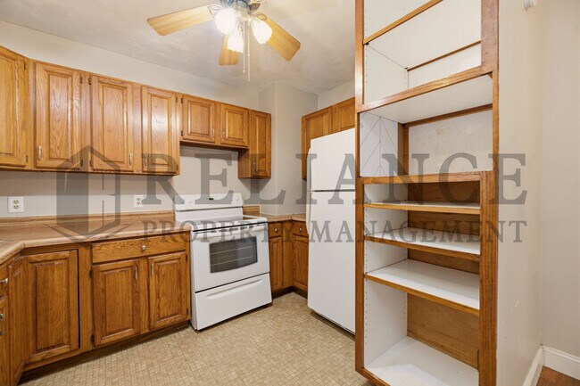 Building Photo - 703 S Grove Dr
