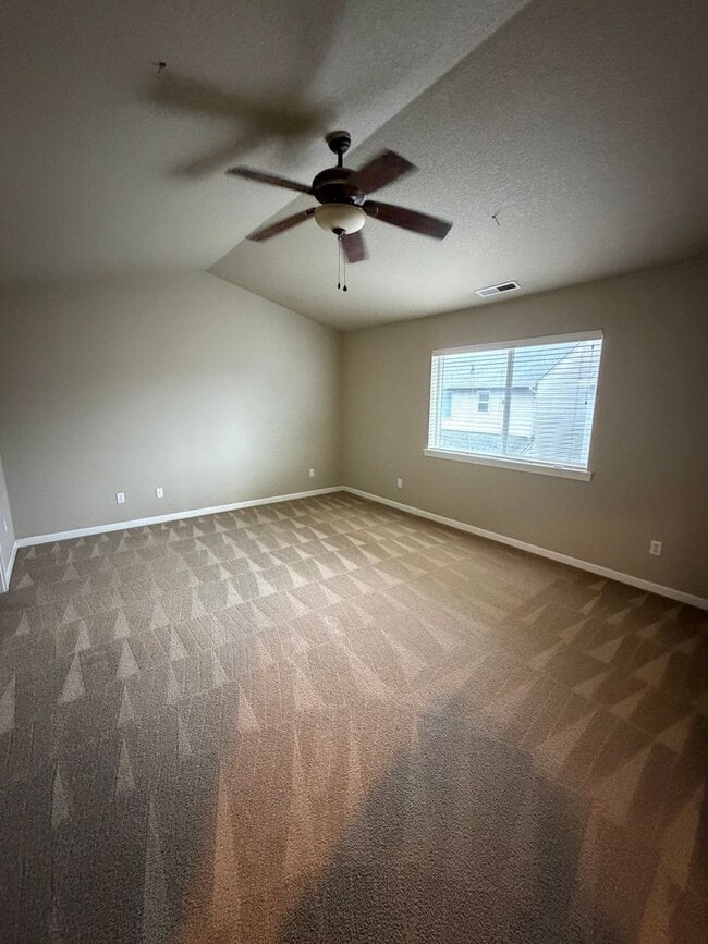 Building Photo - 3-Bed/2.5 Bath + Office & Bonus Room on Quiet Dead-End Street