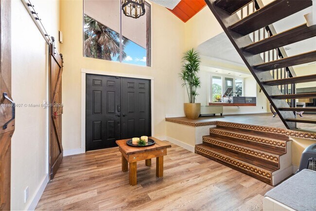 Building Photo - 16530 Royal Poinciana Ct