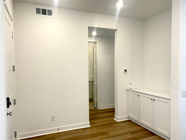Building Photo - State of the Art-Trendy 1+1 Luxury Condo i...
