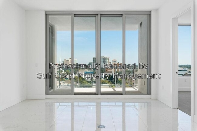 Building Photo - 111 S Pineapple Ave