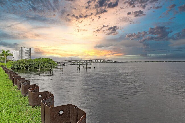 Building Photo - Ben Mar 2590-105