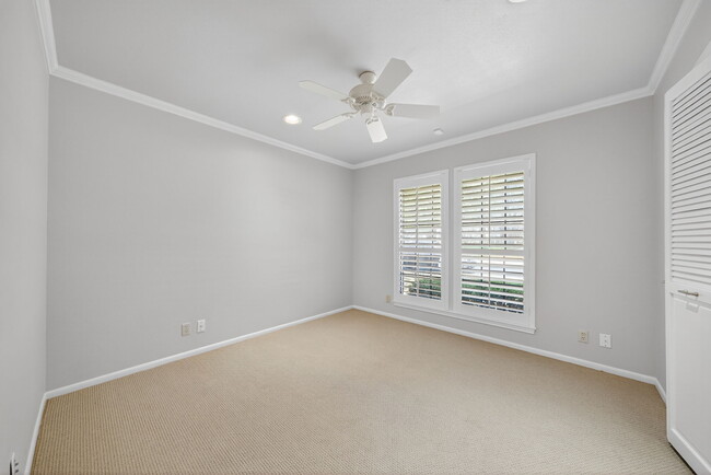 Building Photo - 2318 Park Cir