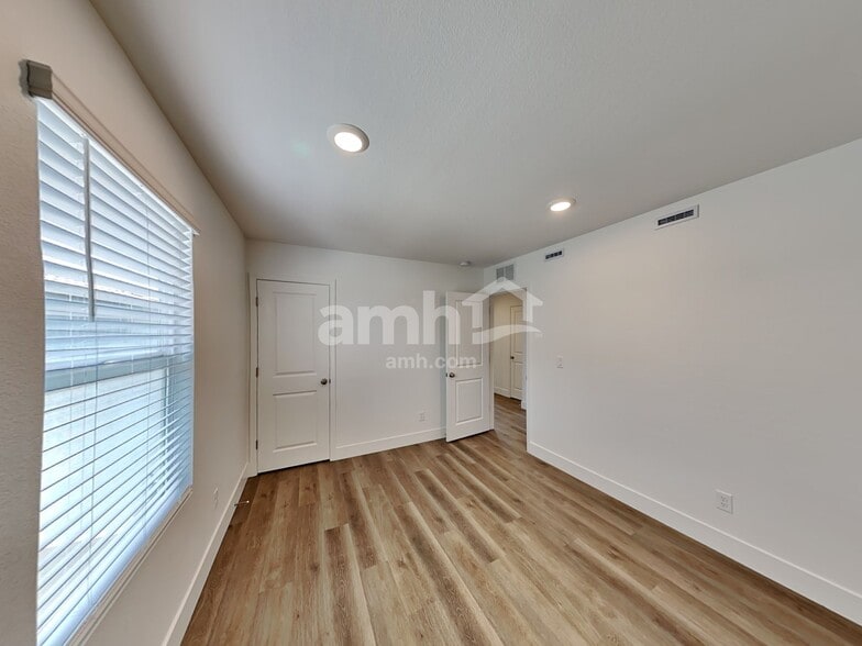 Building Photo - 11194 Magallanes St