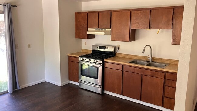 Building Photo - *LONG TERM RENTAL* Unfurnished