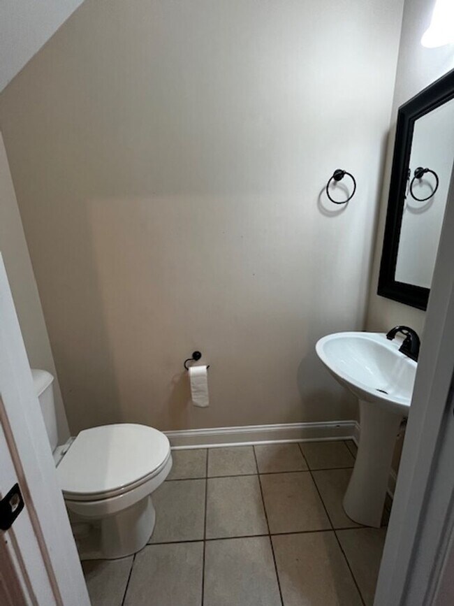 Building Photo - Move in Special, 1/2 off first months rent! Beautiful 2 Bedroom 2.5 Bathroom townhouse