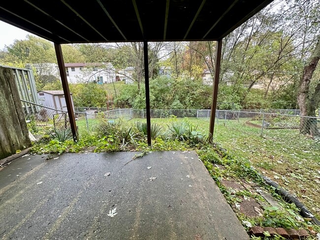 Building Photo - 3930 Country Club Dr