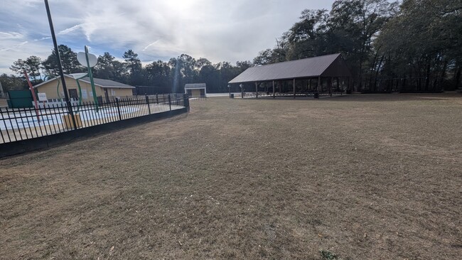 Building Photo - 1110 Creekwood Dr