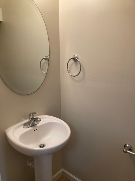 Building Photo - 2305 S Greenwood Dr