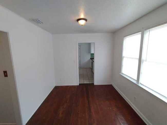 Building Photo - 5562 Lyle Ln