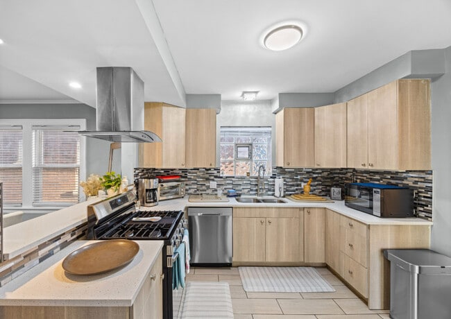 Building Photo - 4136 Park Ave