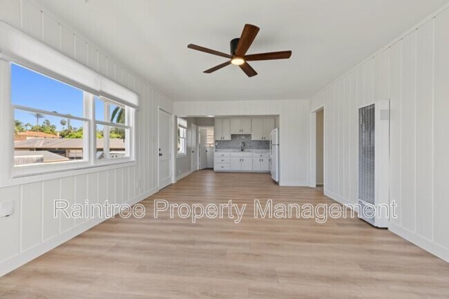 Building Photo - 146 N Cedros Ave