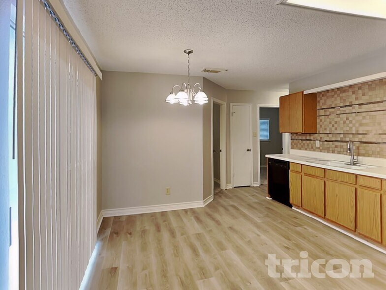Building Photo - 9503 Arcade Ridge