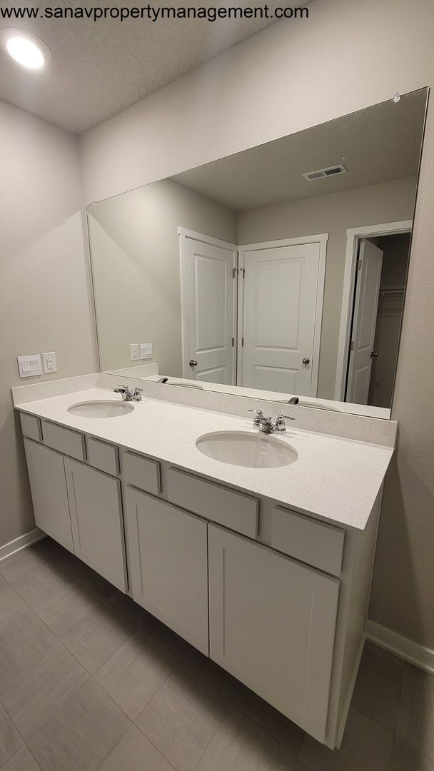 Building Photo - Turnkey Elegance: 4BR, 2.5BA Two-Story Haven with Gourmet Kitchen & Luxurious Master Suite!-3 CAR...