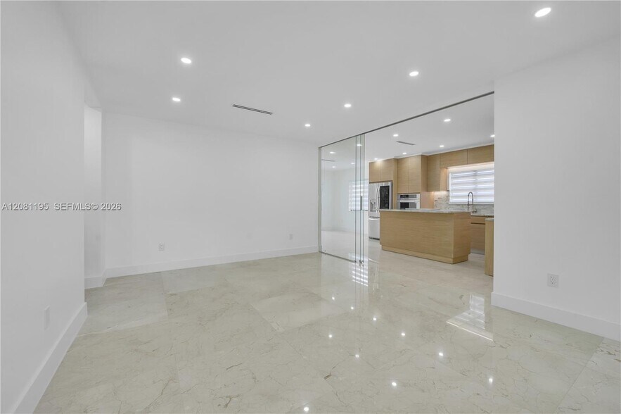 Building Photo - 728 Majorca Ave