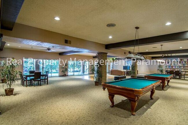 Building Photo - Spacious Condo with Relaxing Pool Views