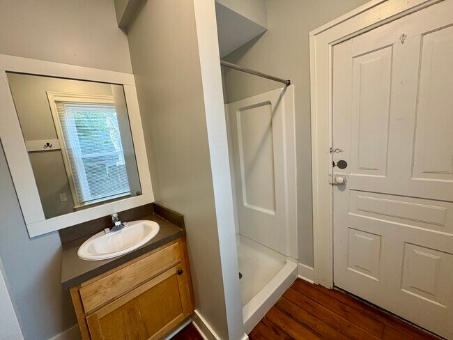 Building Photo - 704 Coit Ave NE