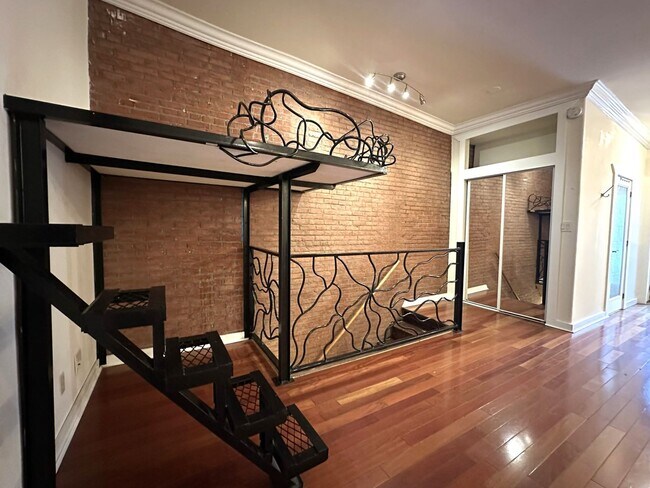Building Photo - Gorgeous Studio Apartment in Fishtown with...