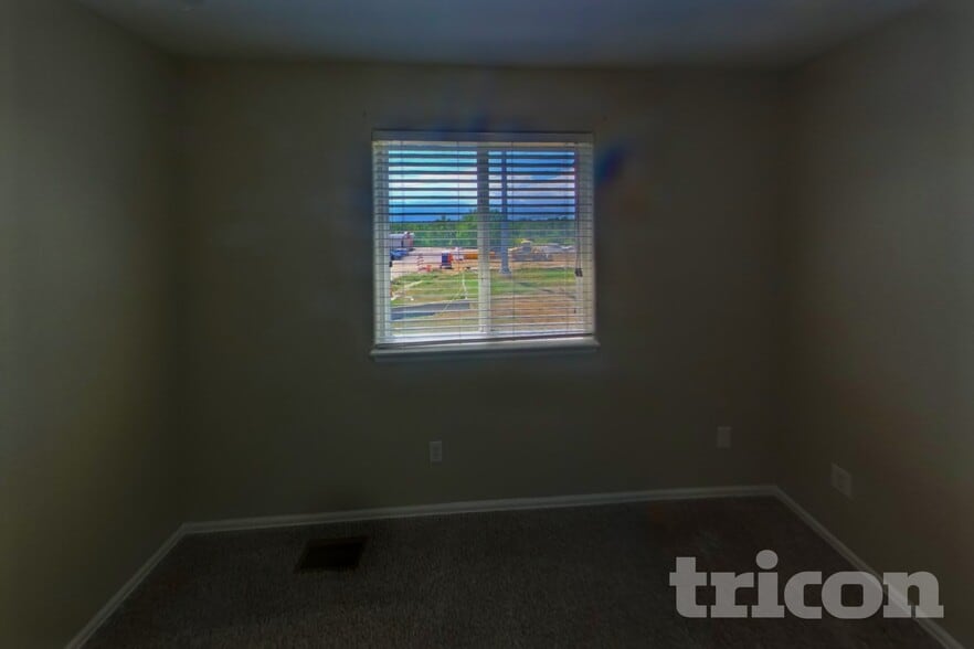 Building Photo - 2728 Sierra Springs Dr