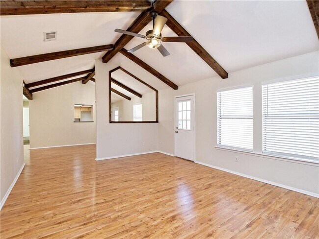 Building Photo - 604 Hill Cove